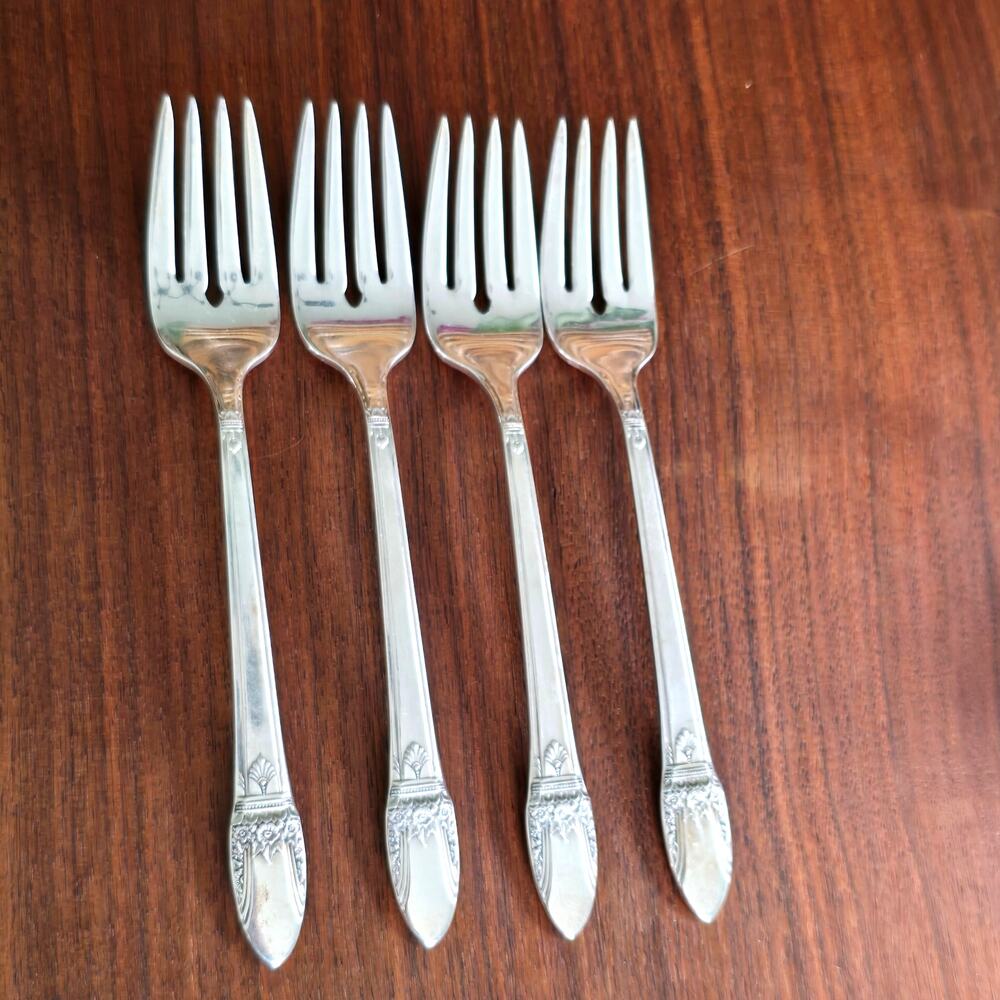 Vintage 1847 Rogers Bros FIRST LOVE 4 Salad Forks Silverplate Art Deco Cottage